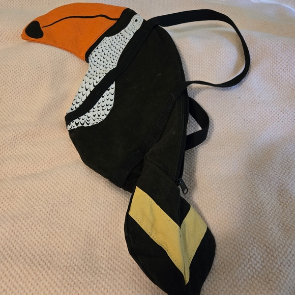 Toucan Shaped Shoulder Bag - Picture 7 of 9